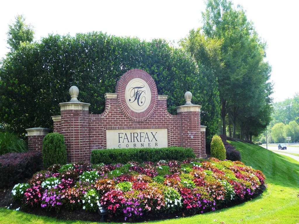 Fairfax Corner shopping center front entry sign